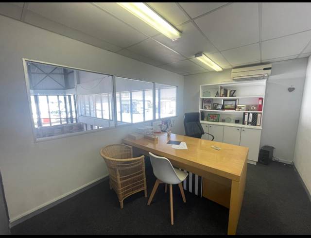 589M² WAREHOUSE TO LET IN RIVERHORSE VALLEY